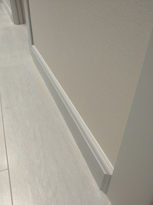 Установка плинтус МДФ. Полюмер.