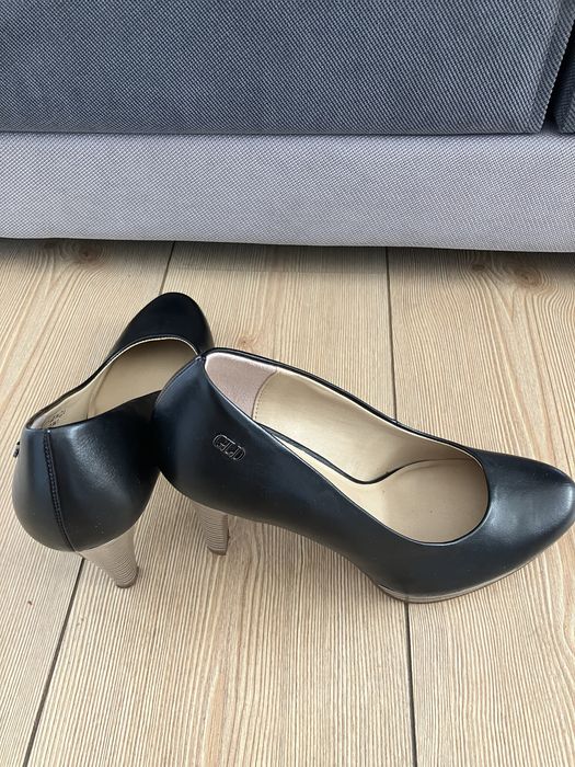 Елегантни кожени обувки 39 ном.”Graceland”