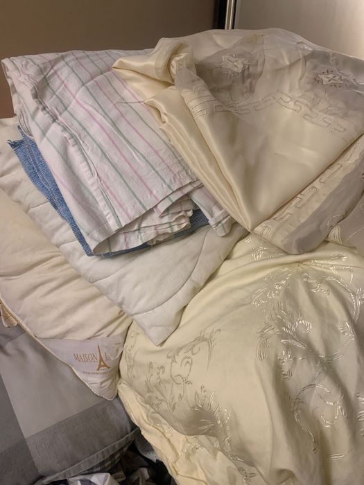 Корпе, постель, подушки полотенца