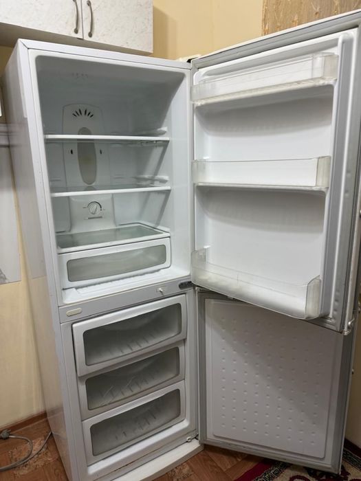 продам холодильник LG