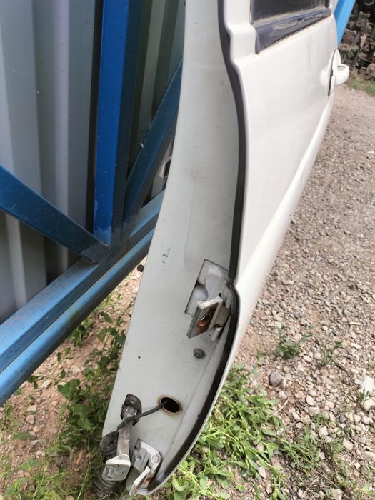 Задняя левая дверь Лада приора 2170