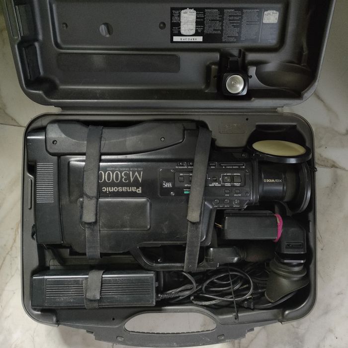 Продам видеокамеру Panasonic 3000