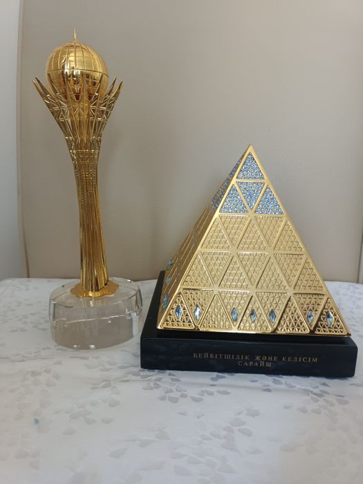 Продам статуэтки "Алтын Адам"