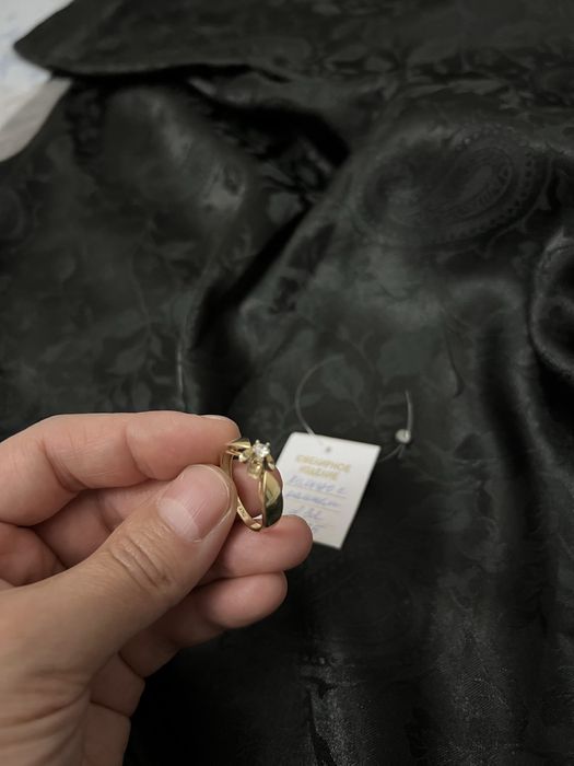 Золотое кольцо Вес - 2,32 . Размер 18