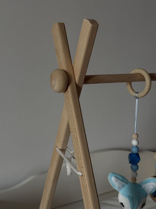Монтессори-стойка с погремушками
