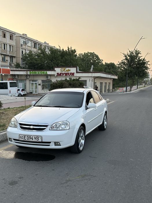 Lasetti avtomobili sotiladi