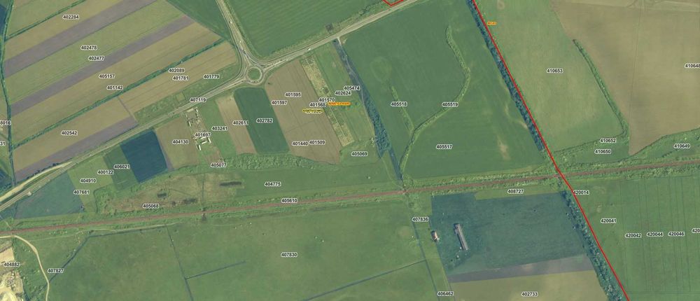 Vând teren arabil lângă Remetea Mare