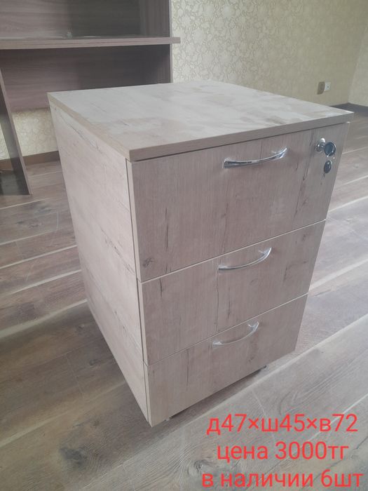 Продам столы с тумбами