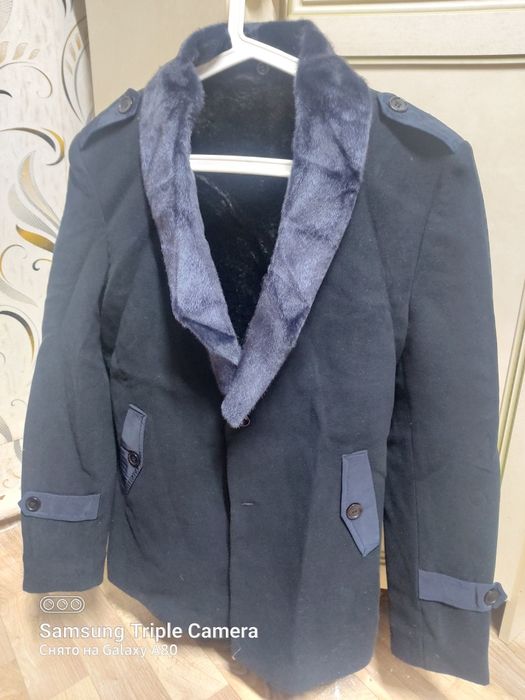Продаёт пальто. Новый