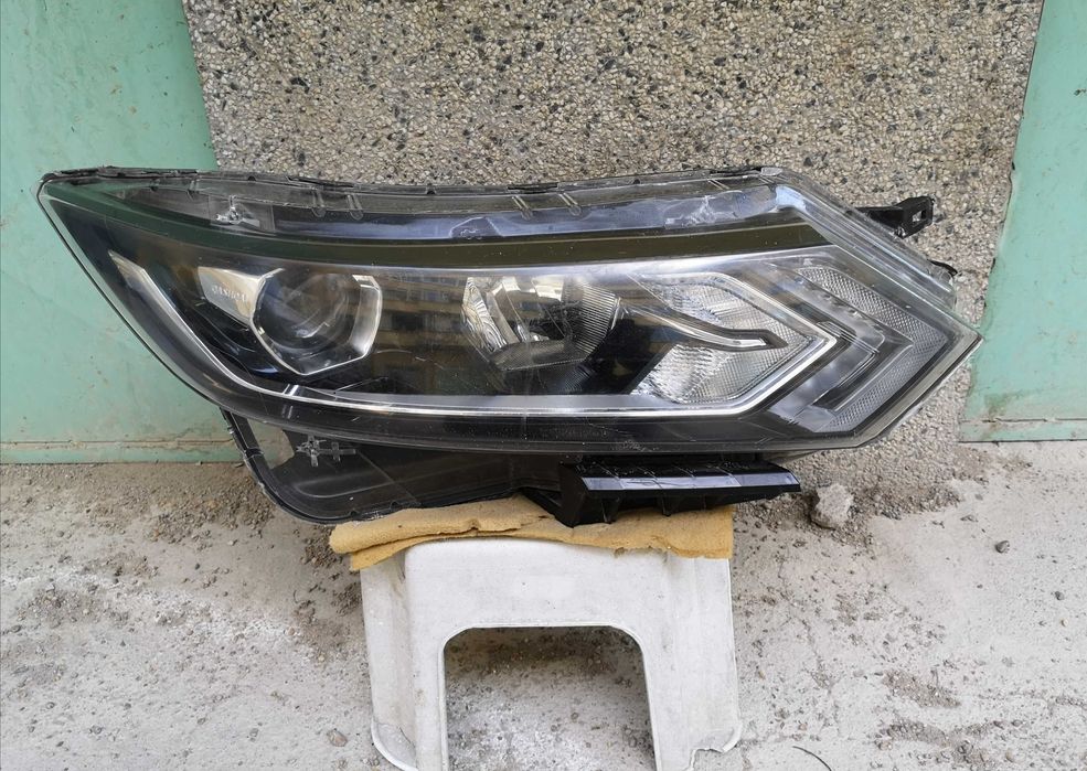Оригинален фар Nissan Qashqai Led