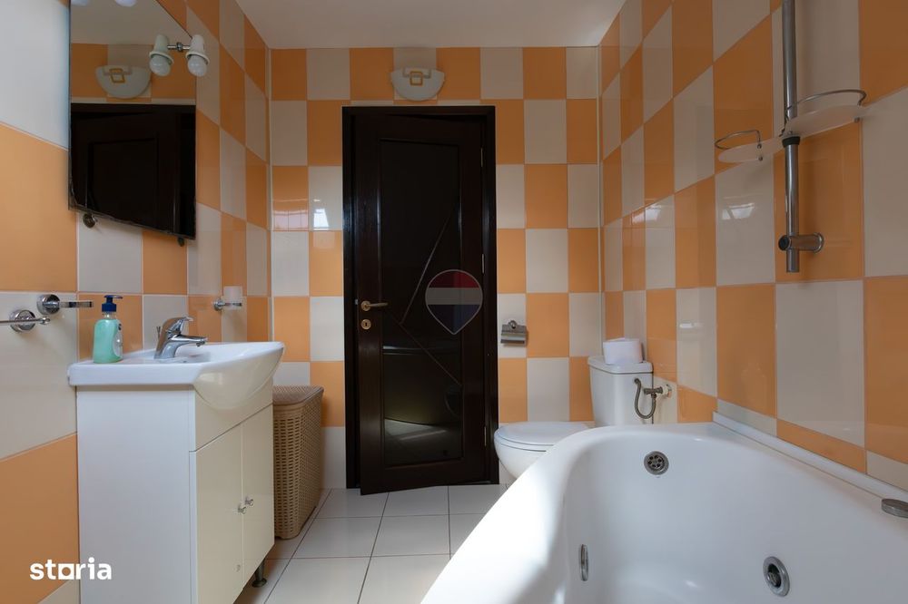 Casă P+M cu 6 camere de vânzare strada Calea Moldovei