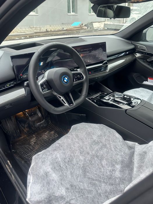 Продам новый BMW 550E xDrive Hybrid в наличии с официальной гарантией