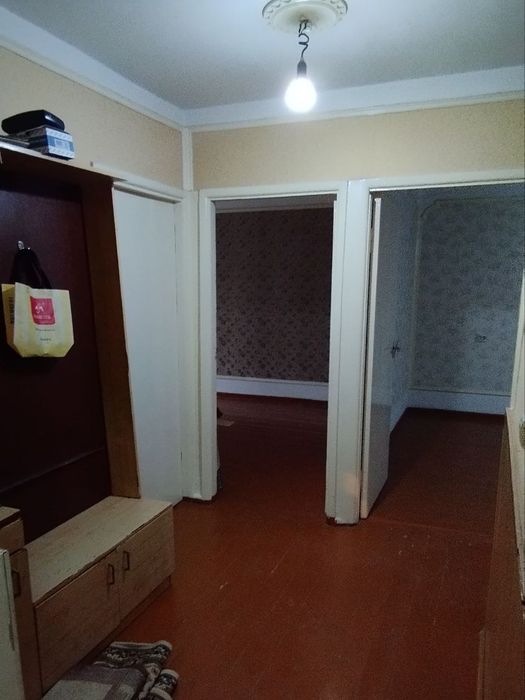 Gazalkent sh. Mustaqillik 38 dom 50 uy. 3 xonali 3 etaj