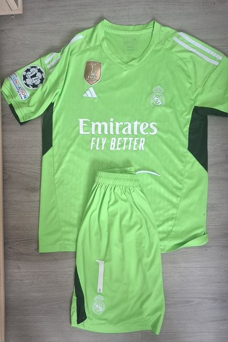 Echipament Real Madrid portar Courtois 2023/24