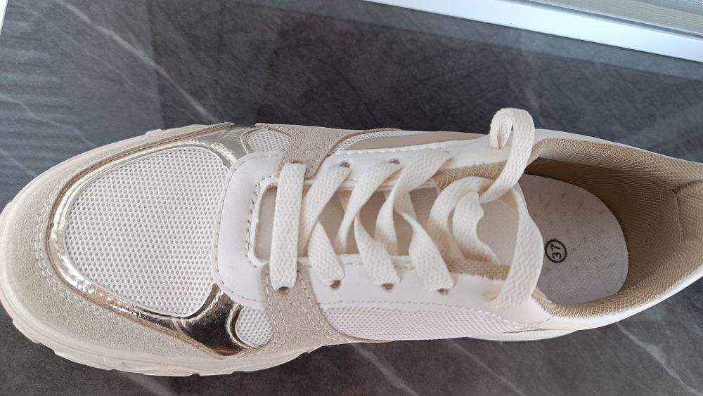 Дамски бежови обувки Marquiiz