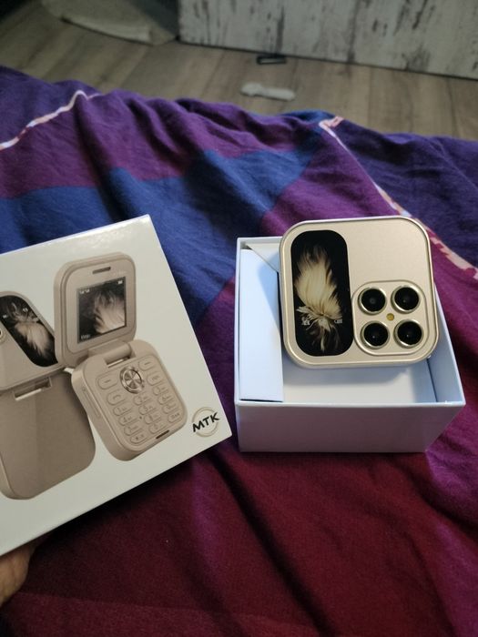 Ново!!! Телефон с капаче