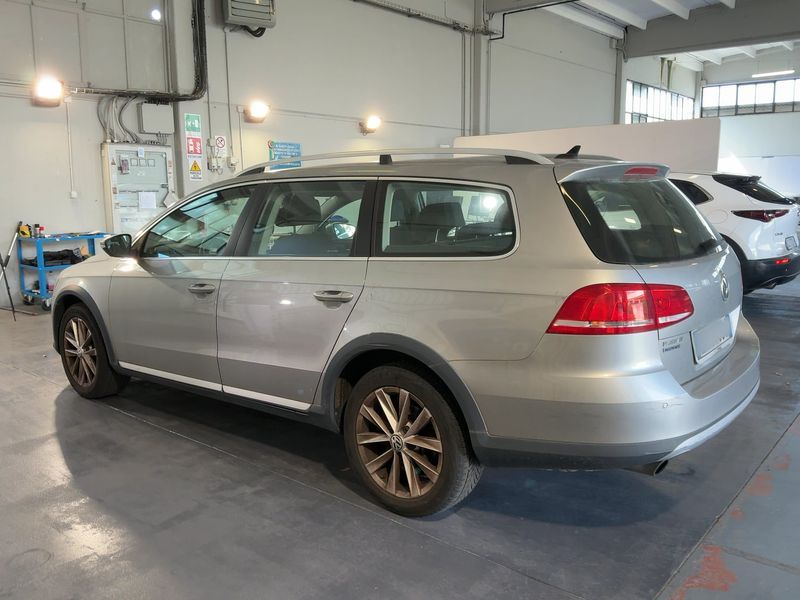Volkswagen Passat 2.0 TDI 4Motion BlueMotion Tech 2012