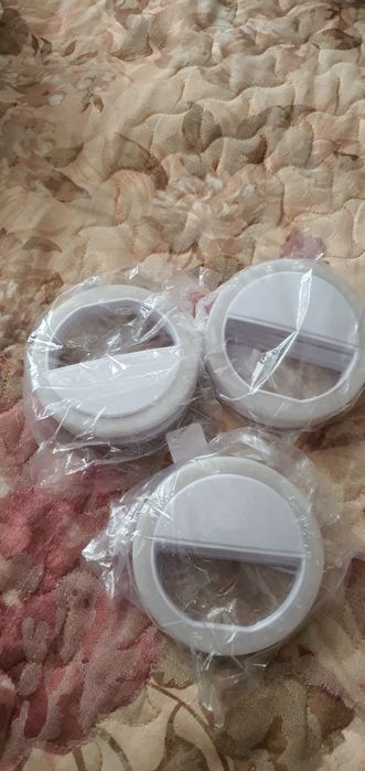 Блоггерла боп нарса,  телефон олд қисмига светилник