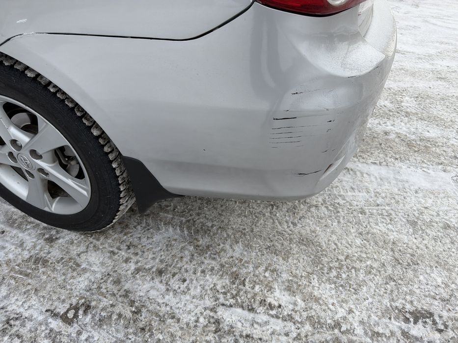 Toyota carolla бампер продам.