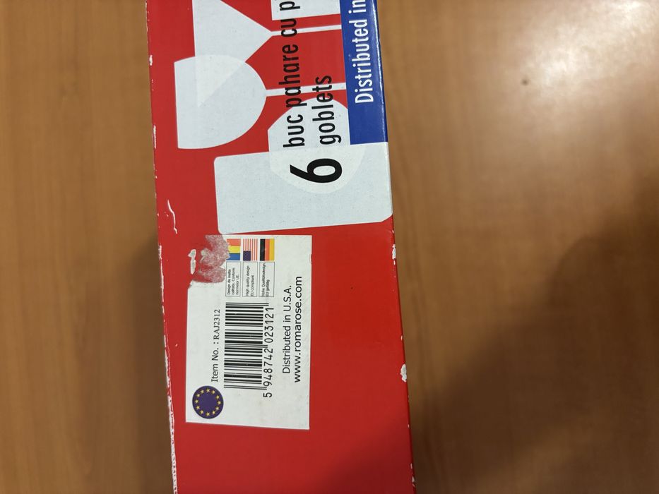 set șase pahare de sticlă cu picior