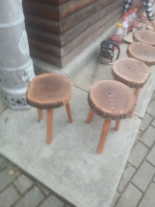 Vând  noptiere de lemn