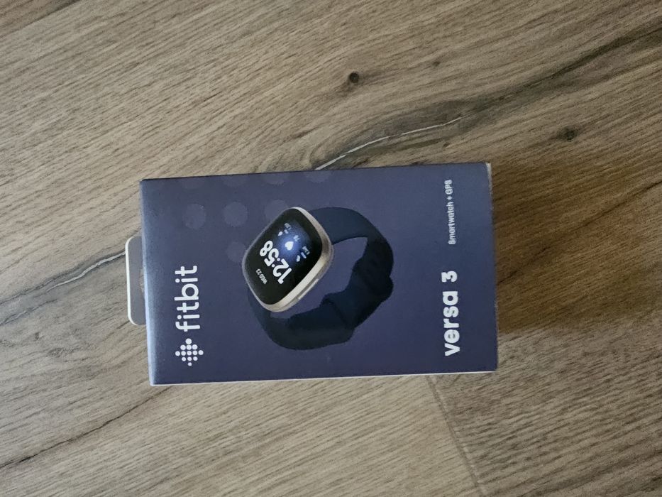 Smartwatch Fitbit Versa 3, Midnight Soft Gold