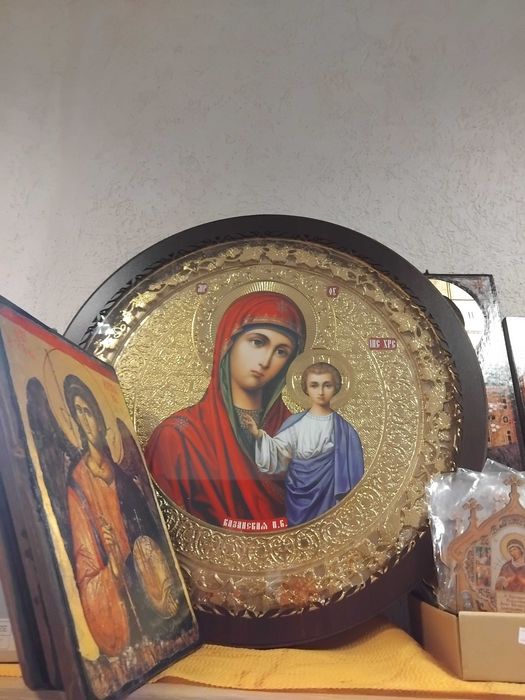 Икони и кръстове
