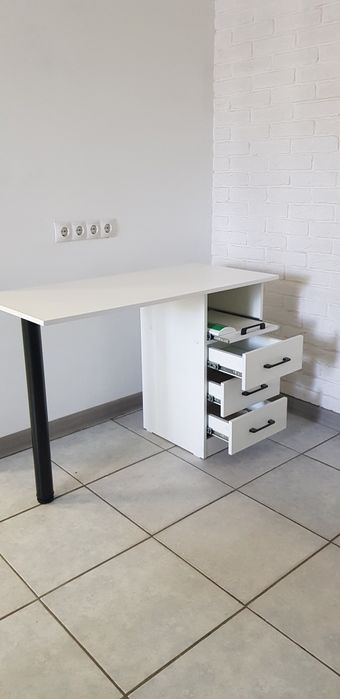 Продам стол маникюрный складной