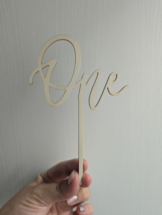 Топер за торта One