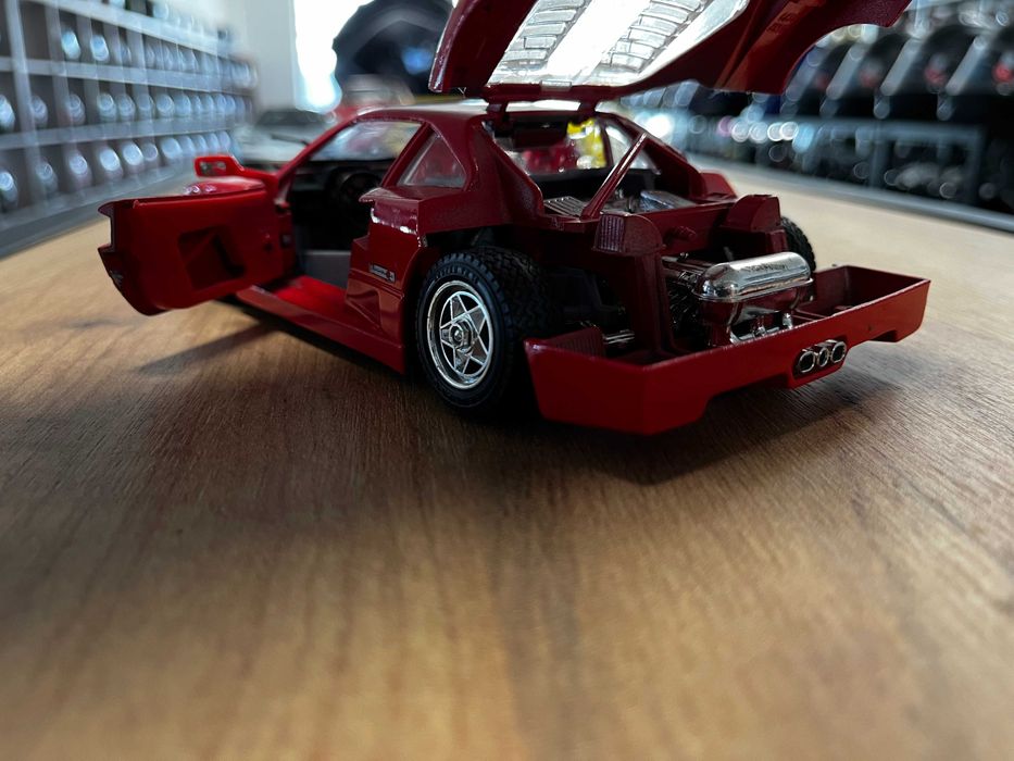 Метална колекционерска количка  модел FERRARI F40 EVOLUZIONE 1:24