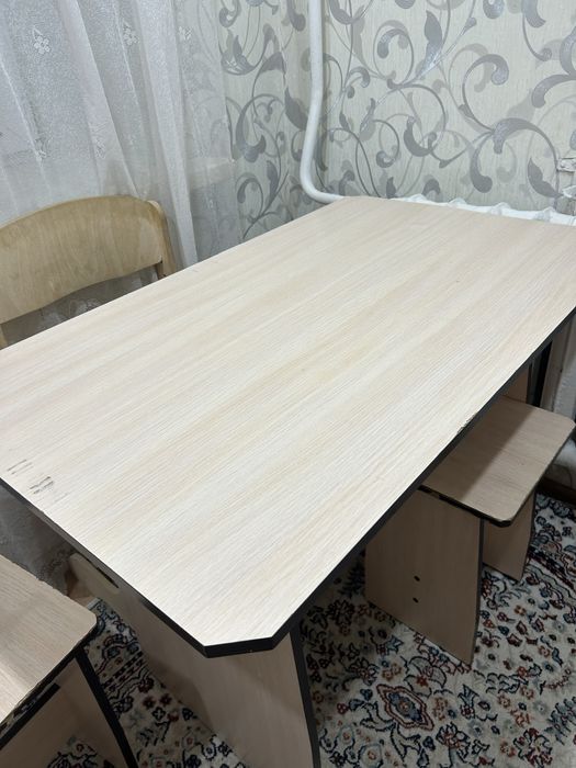 Продам стол кухонный