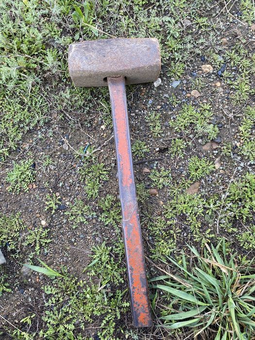 Продам    кувалду.