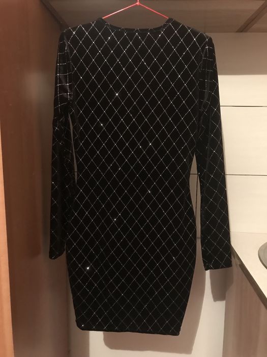 Черное платье со стразами от New Yorker