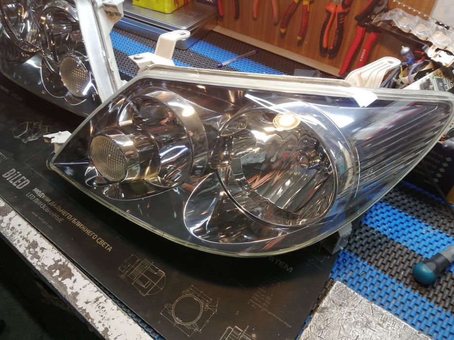 Фары тойота форанер