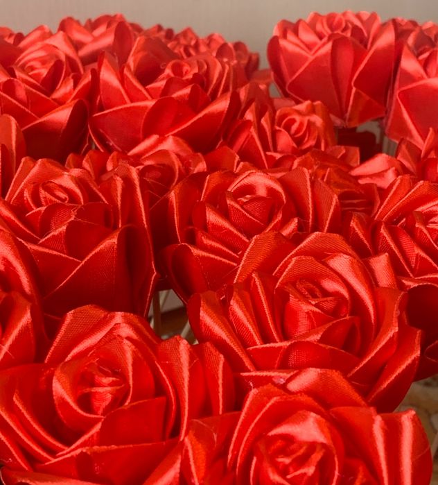 Букеты роз из атласных лент
