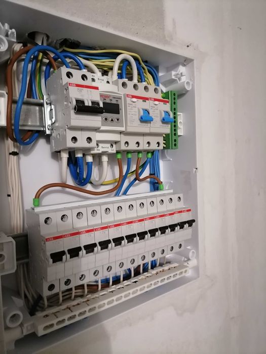 Предлогаю услуги электрика.