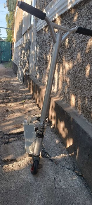 Двухколесный трюковой самокат