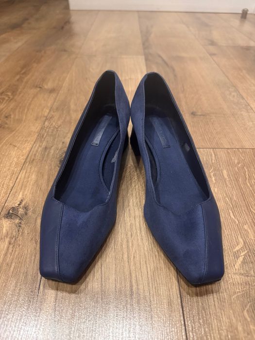 Продам туфли charles and keith