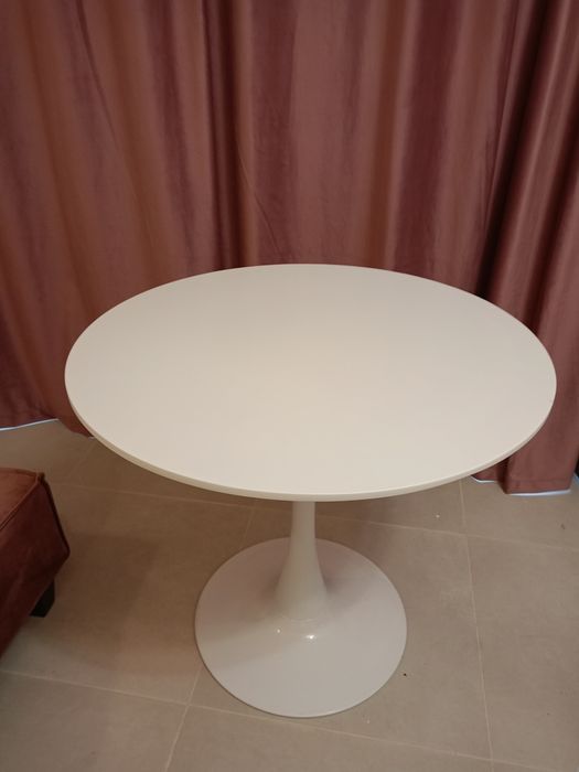 Masa  rotunda cu picior inalt