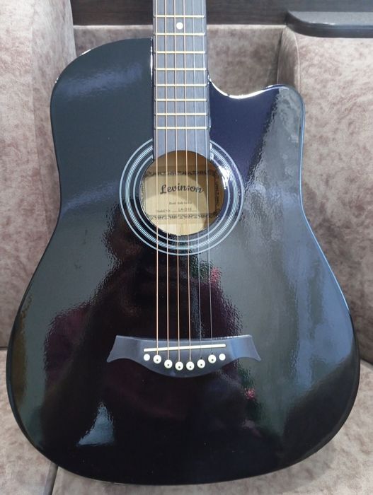 Продам гитару 37 000