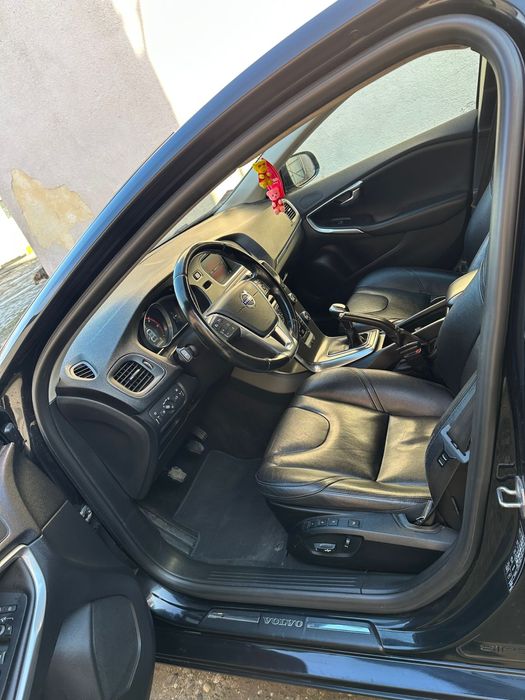 VOLVO V40, motor 2.0, 190cp, an 2015, interior piele, inmatriculata