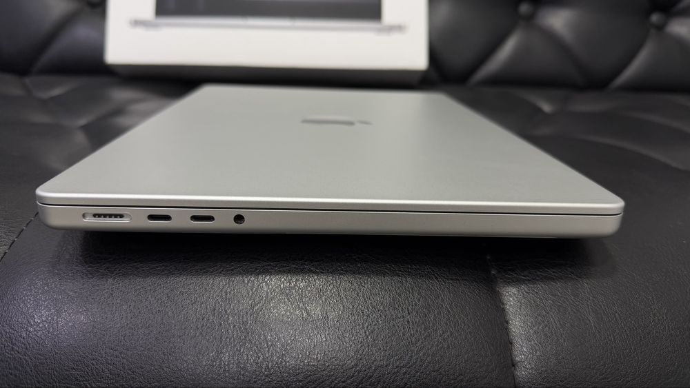 Apple MacBook Pro M3 Pro 18GB/512GB 14 Экран в идеальном состояние