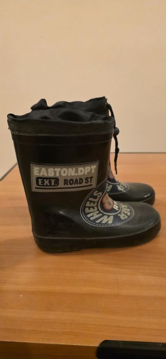 Продам резиновые детские сапоги
