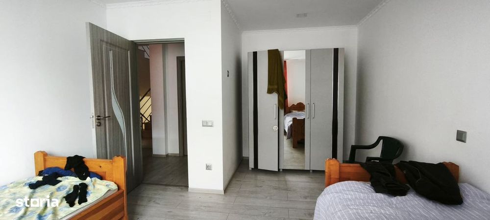 De inchiriat casa cu 6 camere in Cristesti