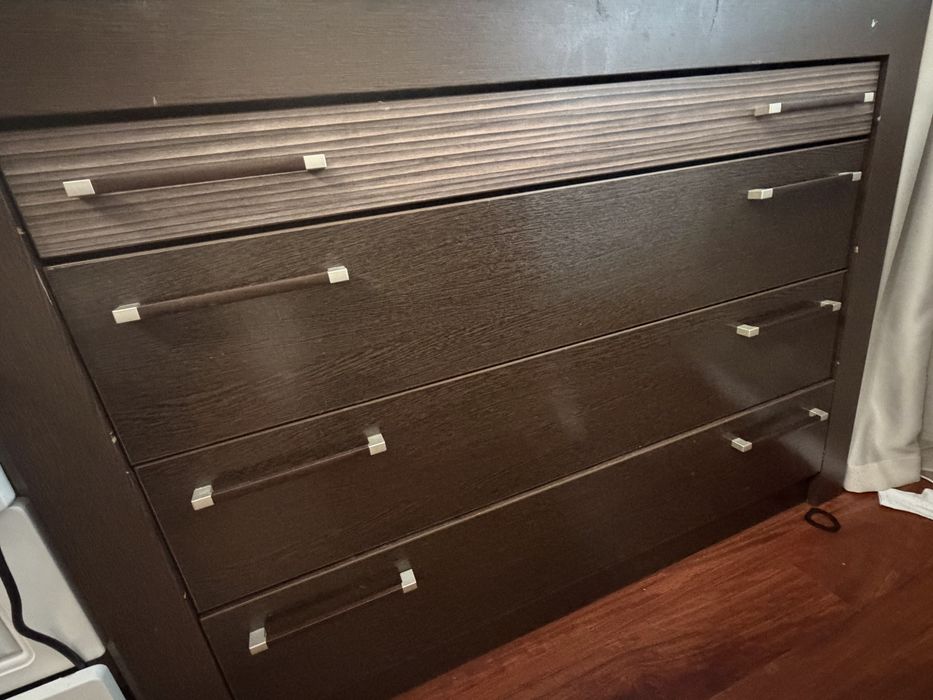 Продам спальный гарнитур