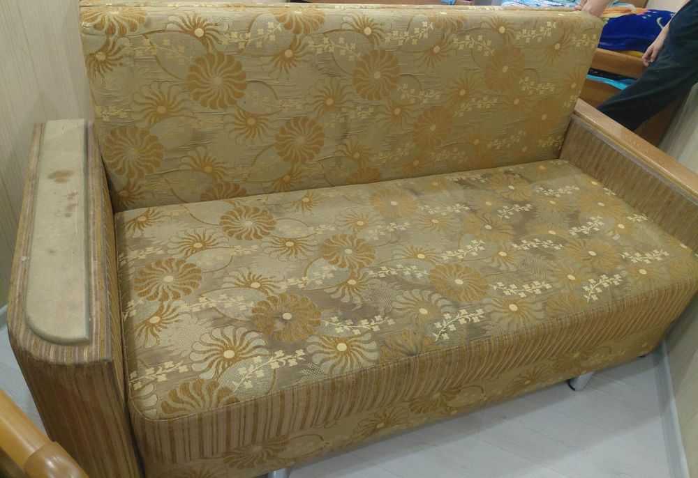 Отдам даром диван -кровать