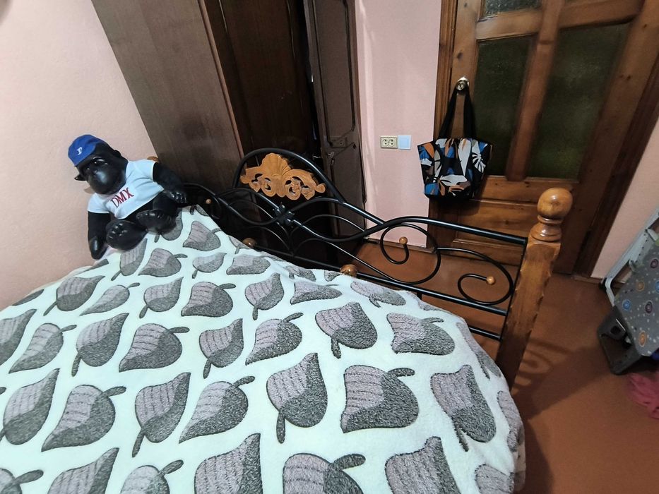 Двуспальная кровать