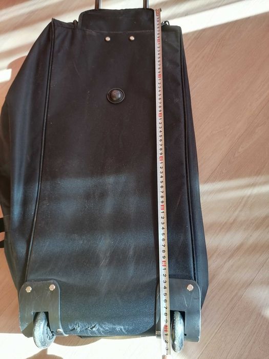 Пътна чанта с колела и дръжка