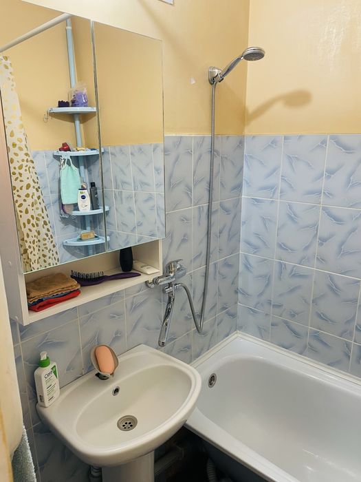 Сдам 2 комнутную квартиру