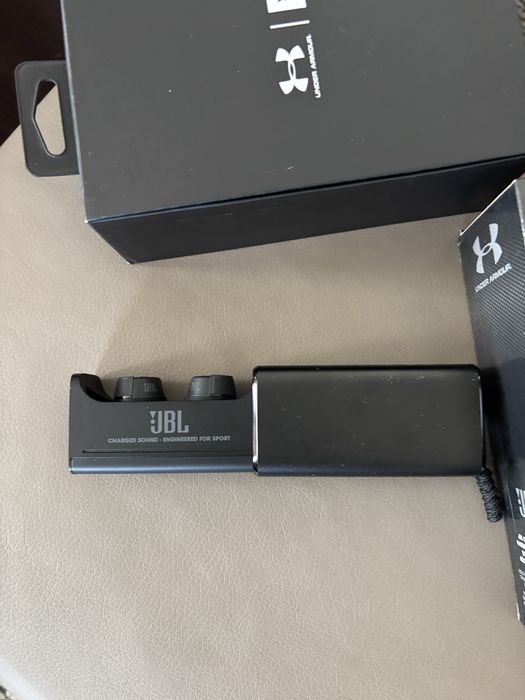 JBL x Under Armour - True wireless Flash X
